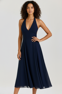 Modelo em pose elegante