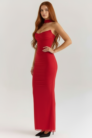 Modelo em pose três quartos