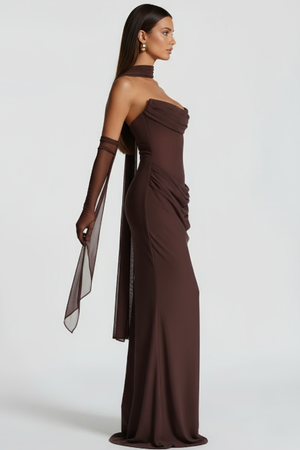 Modelo virada para o lado direito