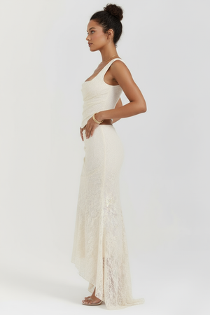 Modelo virada para o lado esquerdo