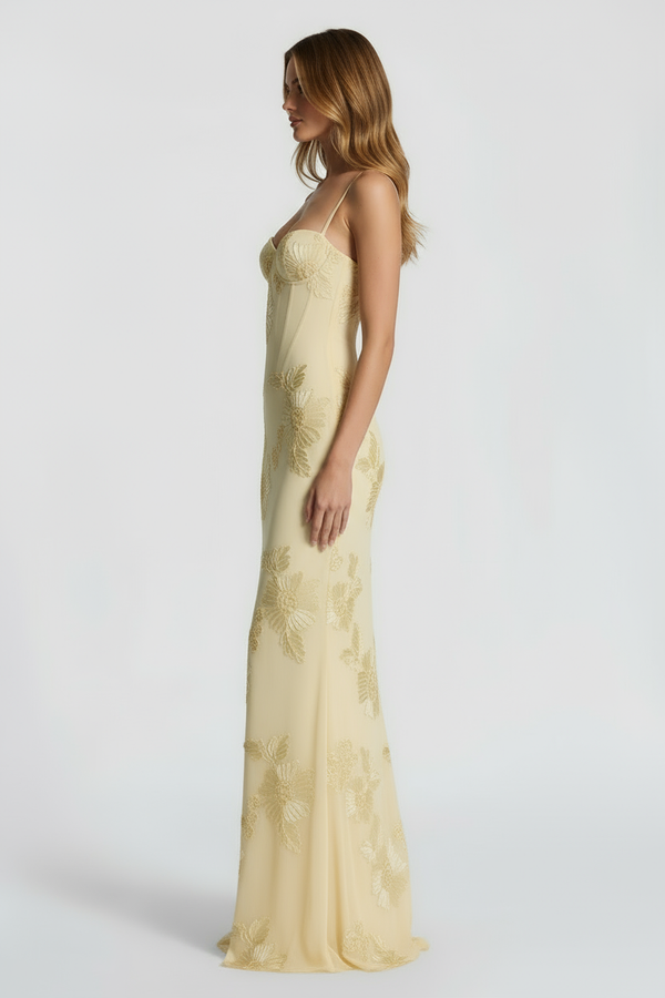 Modelo virada para o lado esquerdo