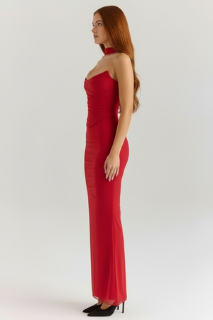 Modelo virada para o lado esquerdo